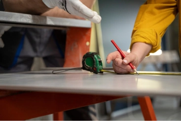 albanil malaga tomando medidas